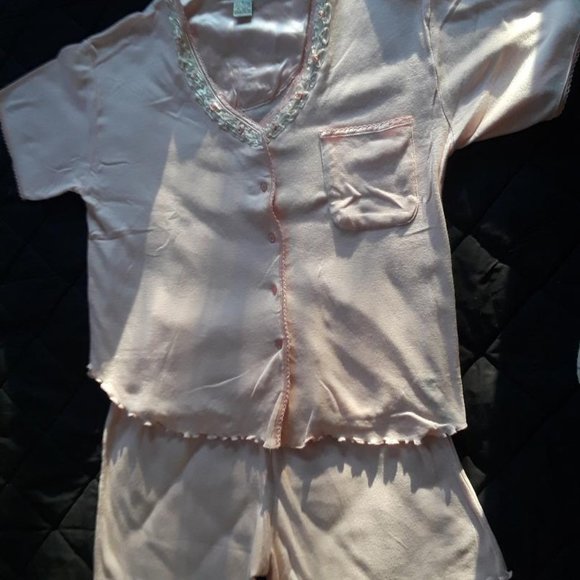 BG Initmates Pajamas Trademark of Federated Stores - Picture 2 of 3